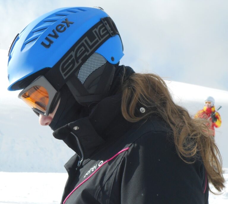 Schifahrerin Im Schnee